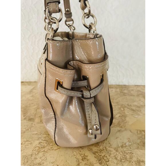 Bundle of 2 Coach Carryall Dove Grey patent leather 19756M and makeup bag - Picture 4 of 10